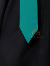 Мантия выпускника бакалавра с мятным галстуком