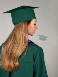 Темно-зеленая шапочка выпускника конфедератка с кисточкой